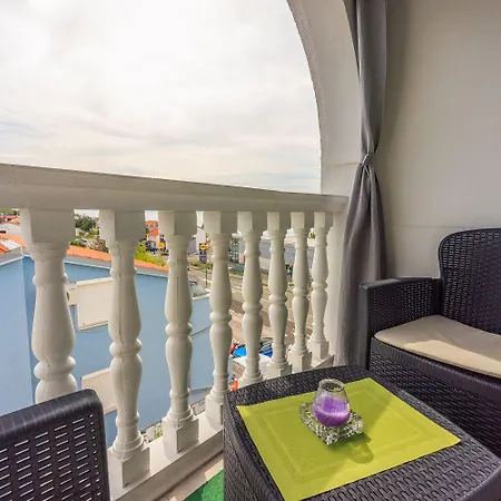 Lauschiges Nur 650 Meter Zum Mit Meerblick, Privatparkplatz, Waschmaschine Crikvenica