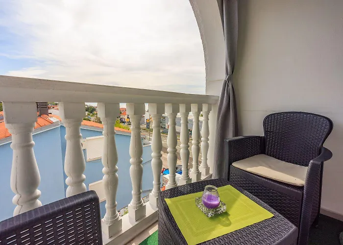 Lauschiges Nur 650 Meter Zum Mit Meerblick, Privatparkplatz, Waschmaschine Crikvenica