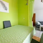 Lauschiges Nur 650 Meter Zum Mit Meerblick, Privatparkplatz, Waschmaschine Crikvenica